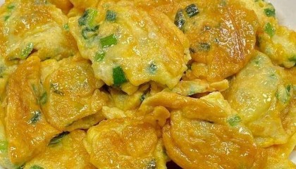 炒鸡蛋怎样蓬松金黄？秘诀在这，出锅香软滑嫩，比饭店还好吃！