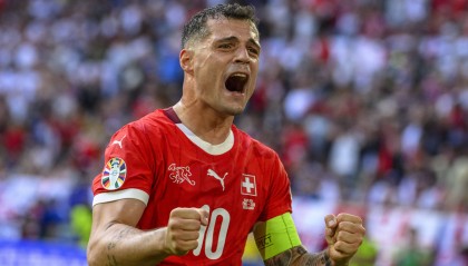 图片报：勒沃库森预计2000万欧出售扎卡 双冠王中轴线彻底解体