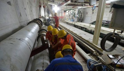 大海里到处是水，海底隧道是怎么挖出来的？