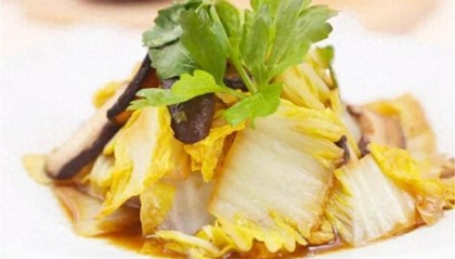 白菜怎样炒好吃又下饭？大厨分享香炒大白菜的家常做法，操作简单
