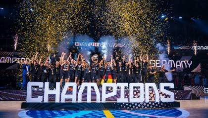 德国险胜土耳其夺欧洲杯冠军 施罗德荣膺MVP