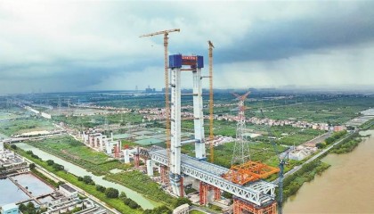 深江高铁建设迎来重要节点 洪奇沥水道公铁大桥主塔高度突破200米