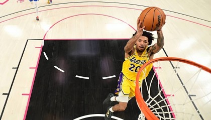 适得其反的效果！湖人竟然任由后场新援在最后一节各种瞎打？