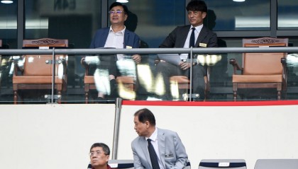 法比奥单刀破门引争议：布尔克投诉犯规未果，VAR缺席引发热议！