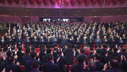 习近平观看庆祝西藏自治区成立60周年文艺晚会《雪域欢歌》