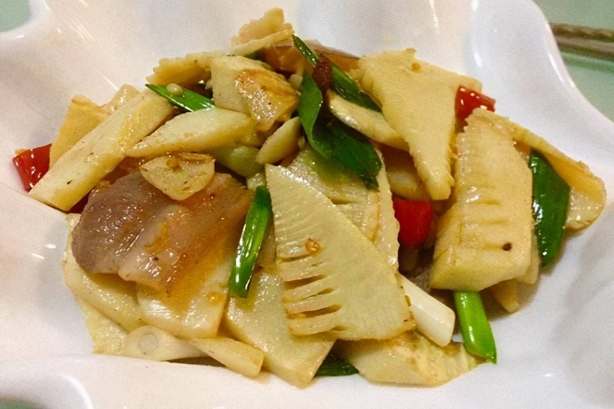 农村的春笋长出来了，怎么寻找春笋，怎么挖，怎么吃，教程来了
