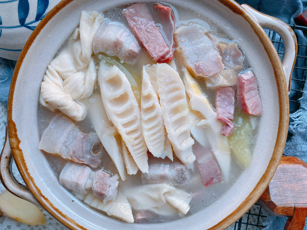 农村的春笋长出来了，怎么寻找春笋，怎么挖，怎么吃，教程来了