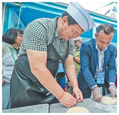 开发民俗体验 带动就业增收