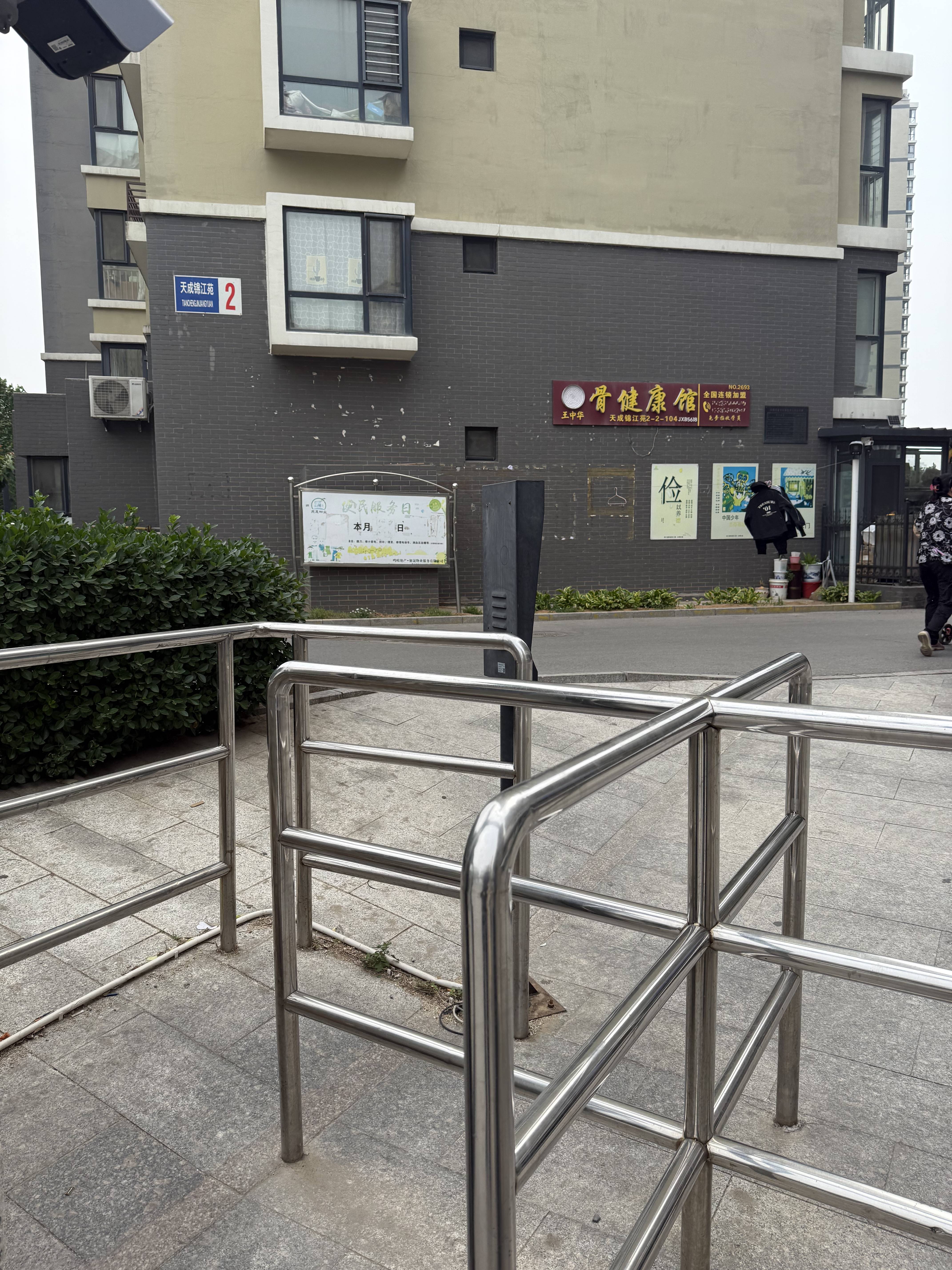秦皇岛经济技术开发区天成锦江苑小区违建超市，胆子够大的