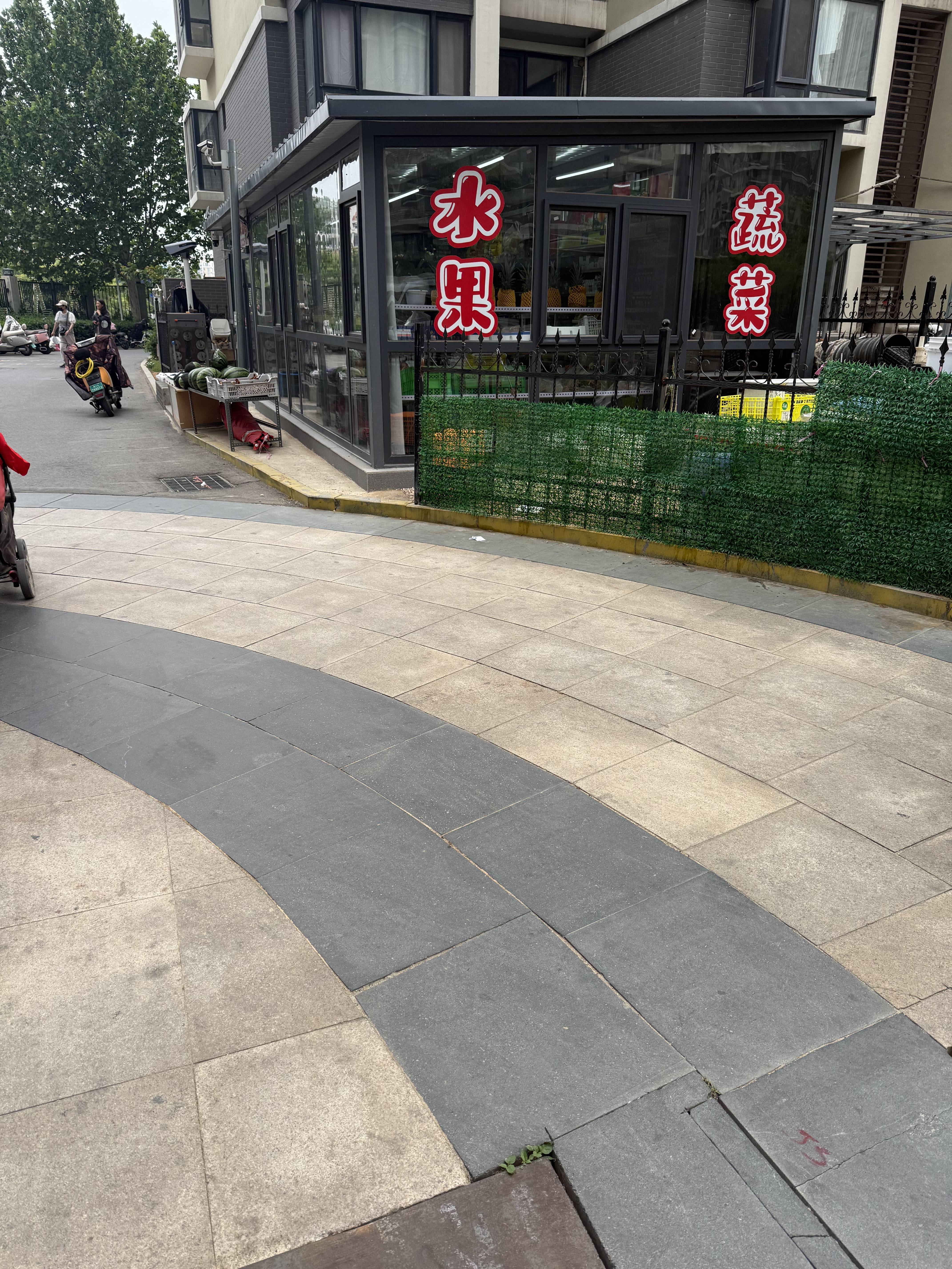 秦皇岛经济技术开发区天成锦江苑小区违建超市，胆子够大的