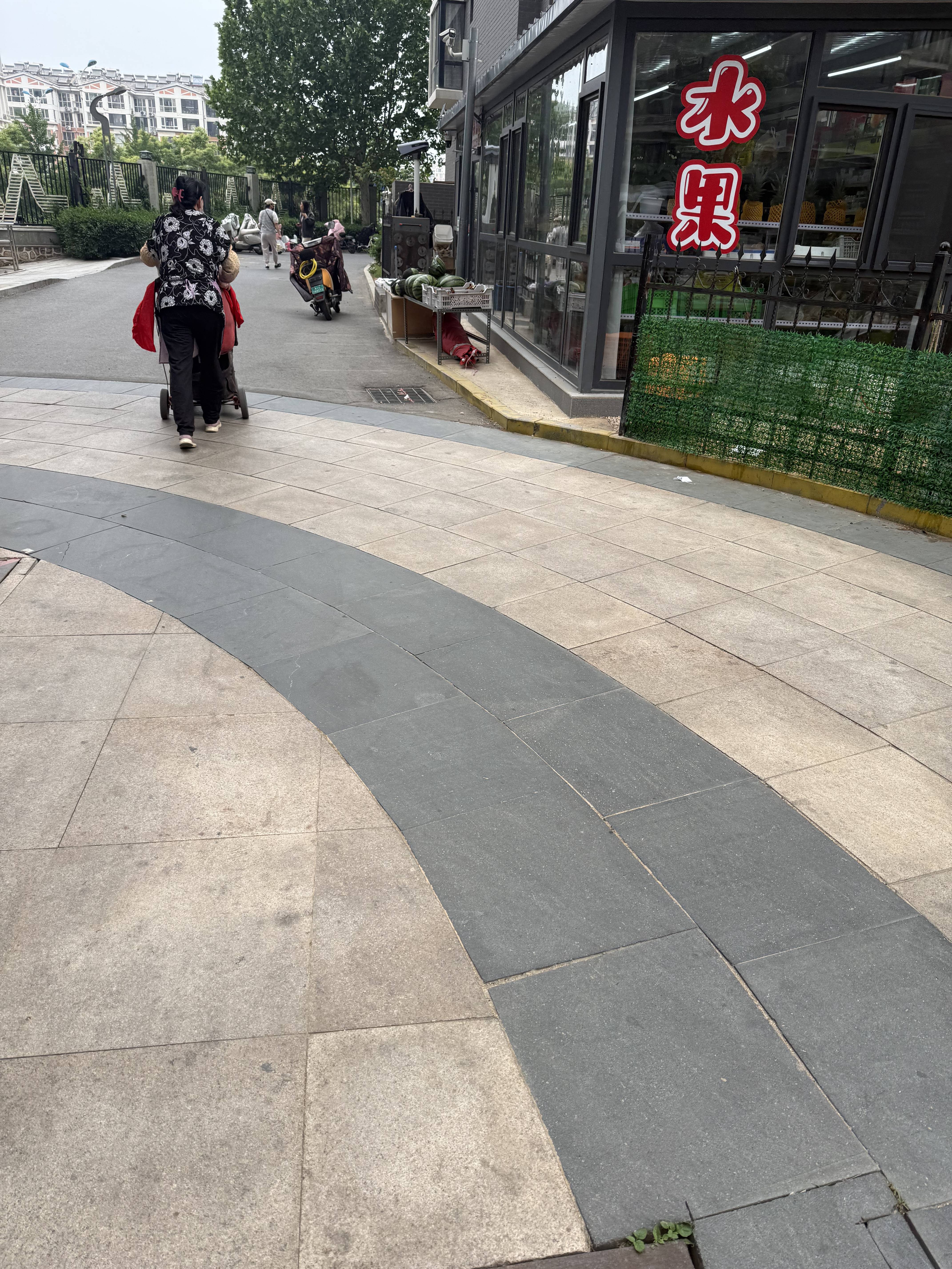 秦皇岛经济技术开发区天成锦江苑小区违建超市，胆子够大的