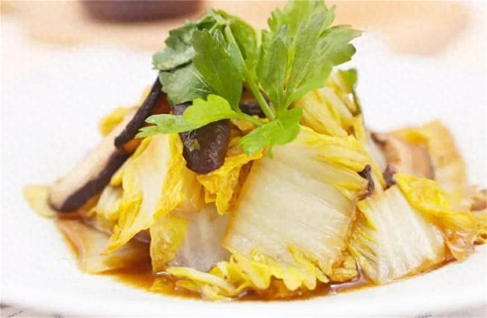 白菜怎样炒好吃又下饭？大厨分享香炒大白菜的家常做法，操作简单