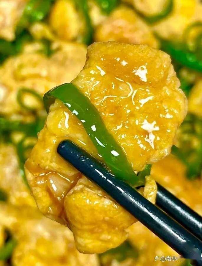 炒鸡蛋怎样蓬松金黄？秘诀在这，出锅香软滑嫩，比饭店还好吃！