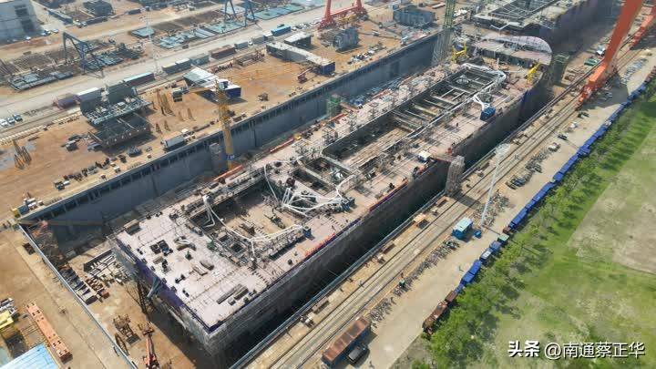 国之重器建设喜迎重大节点30000方舱容等级耙吸挖泥船主船体贯通