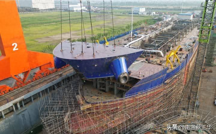 国之重器建设喜迎重大节点30000方舱容等级耙吸挖泥船主船体贯通
