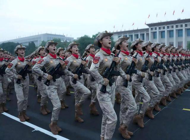 李娜杰：退役2年后再次入选阅兵方队