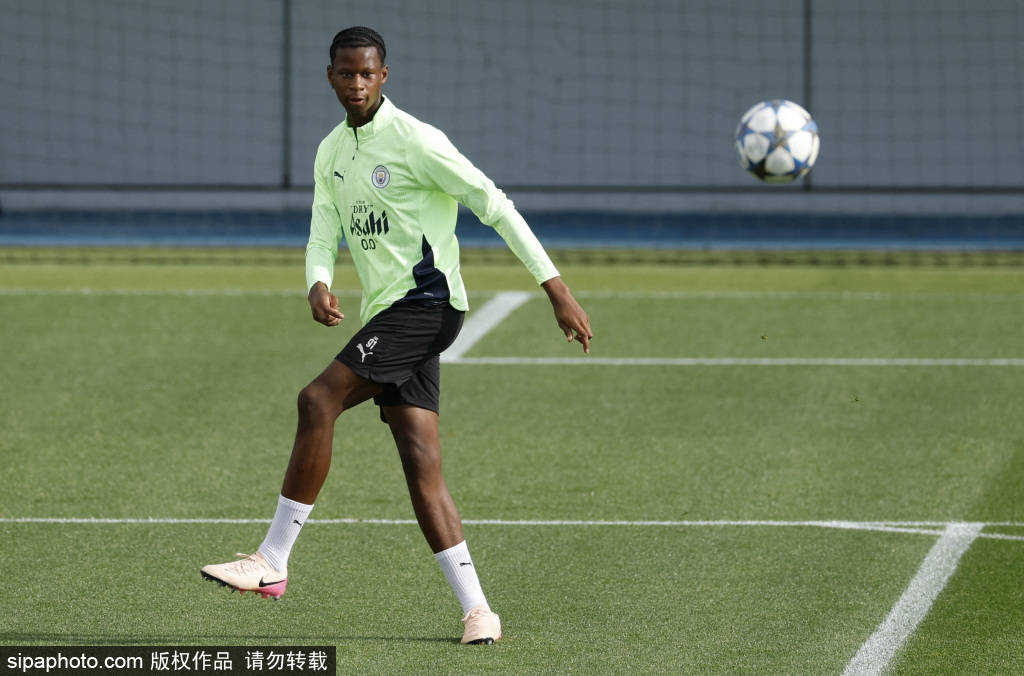 曼城青训新星穆卡萨首秀,六位本土球员联赛杯闪耀登场