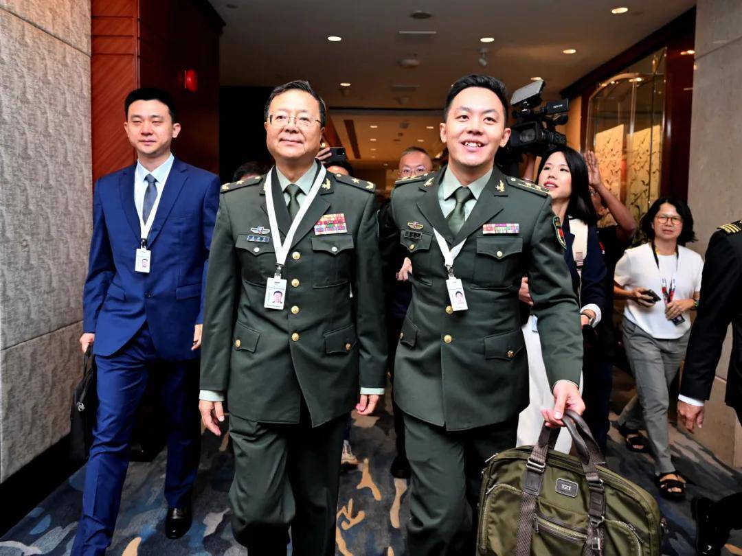 金灿荣:中国降格出席,释放了什么狠信号?